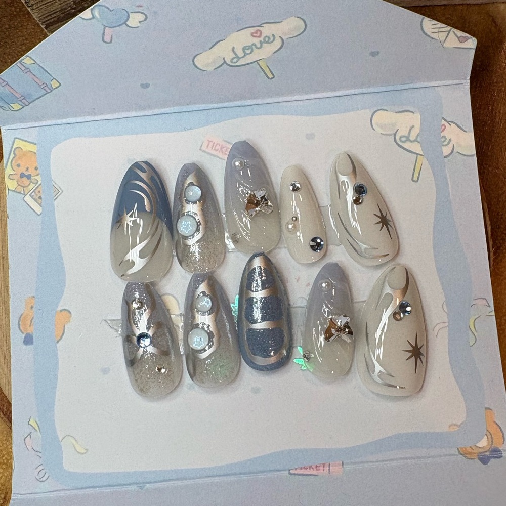 Stylish Gray and Silver Press-On Nails